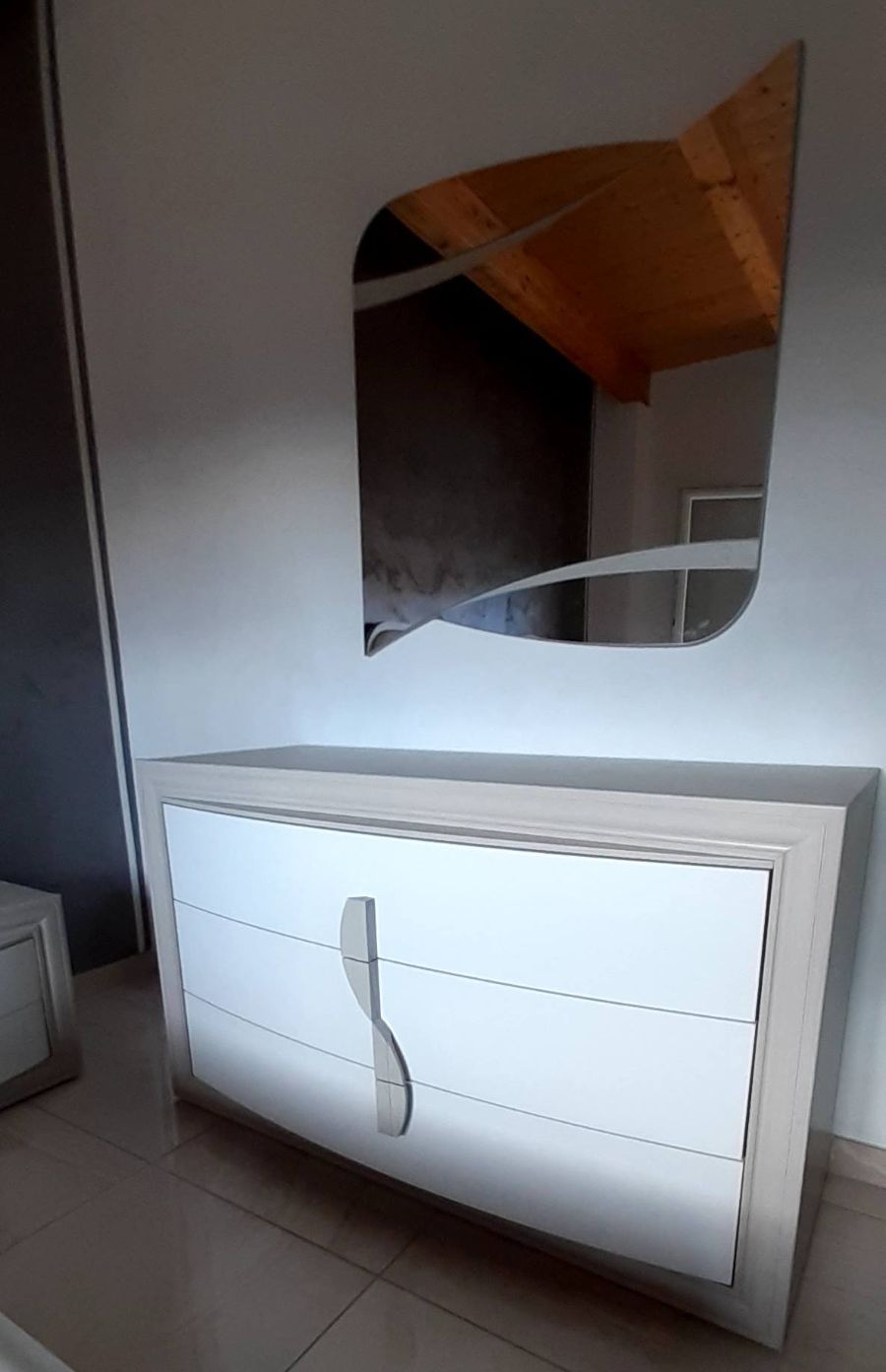 cassettiera con specchio