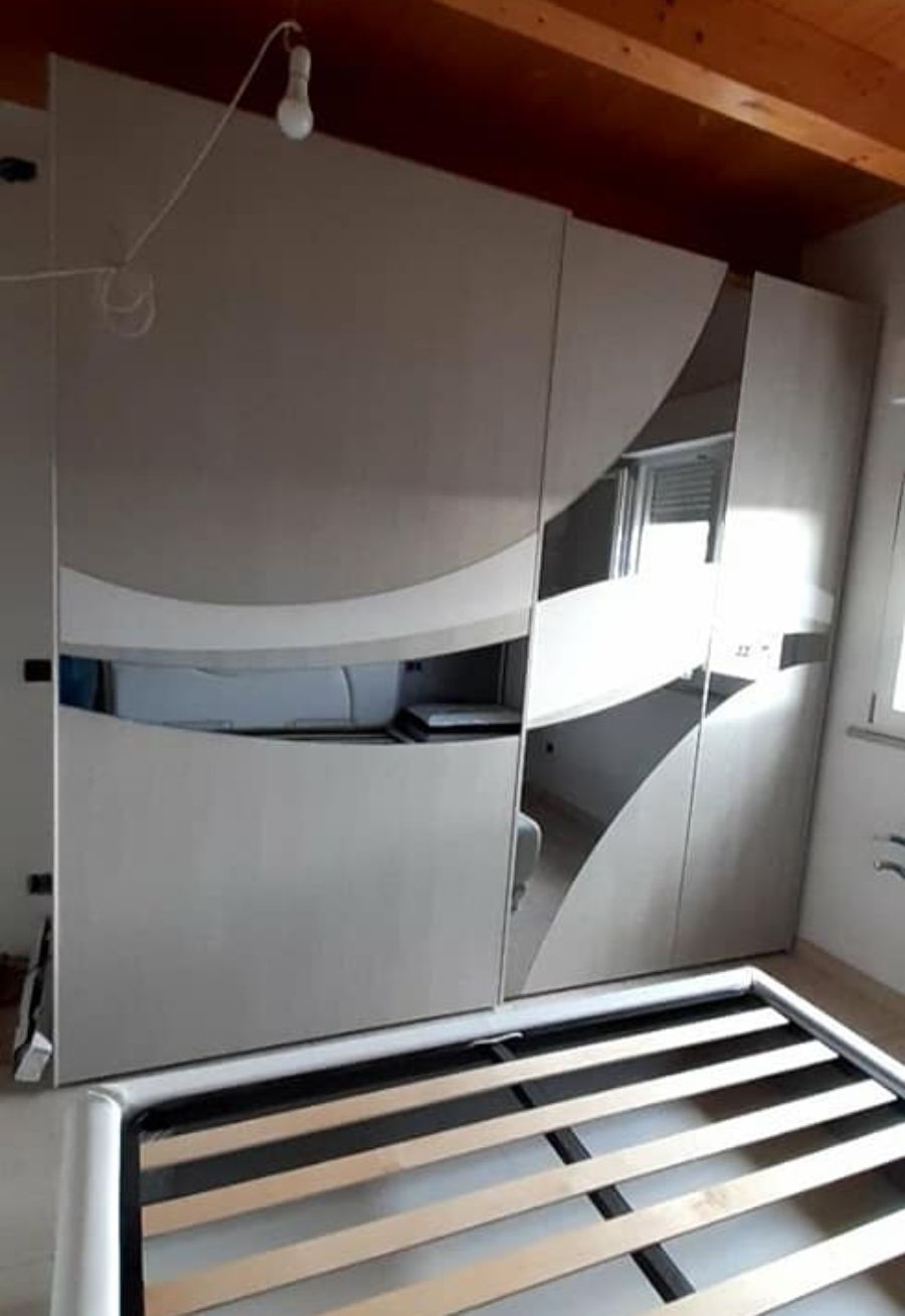 armadio moderno per camera da letto