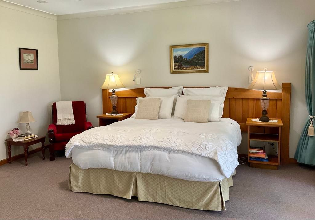 Bedroom with a bed, two nightstands with lamps. Norfolk Island Trade Winds Seniors Sanctuary