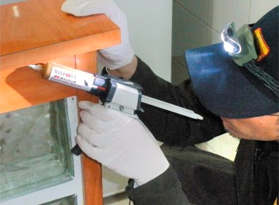 Bug Off Fumiclean hombre con equipos de fumigación