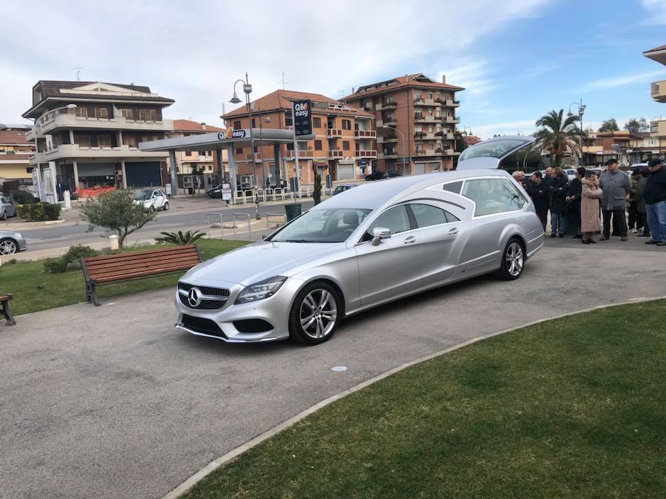 trasporto di un cofano funebre