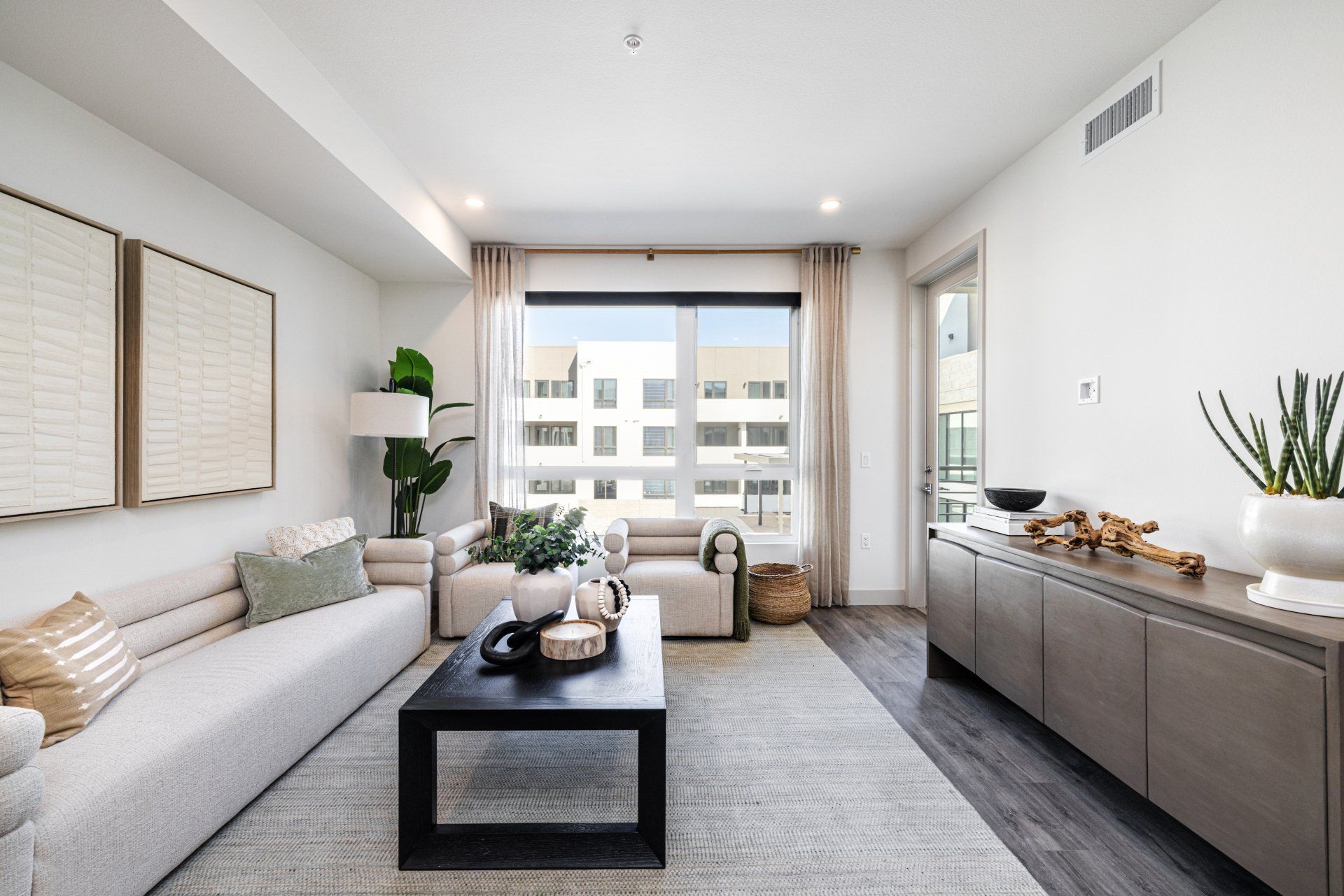 Santal Thousand Oaks, CA