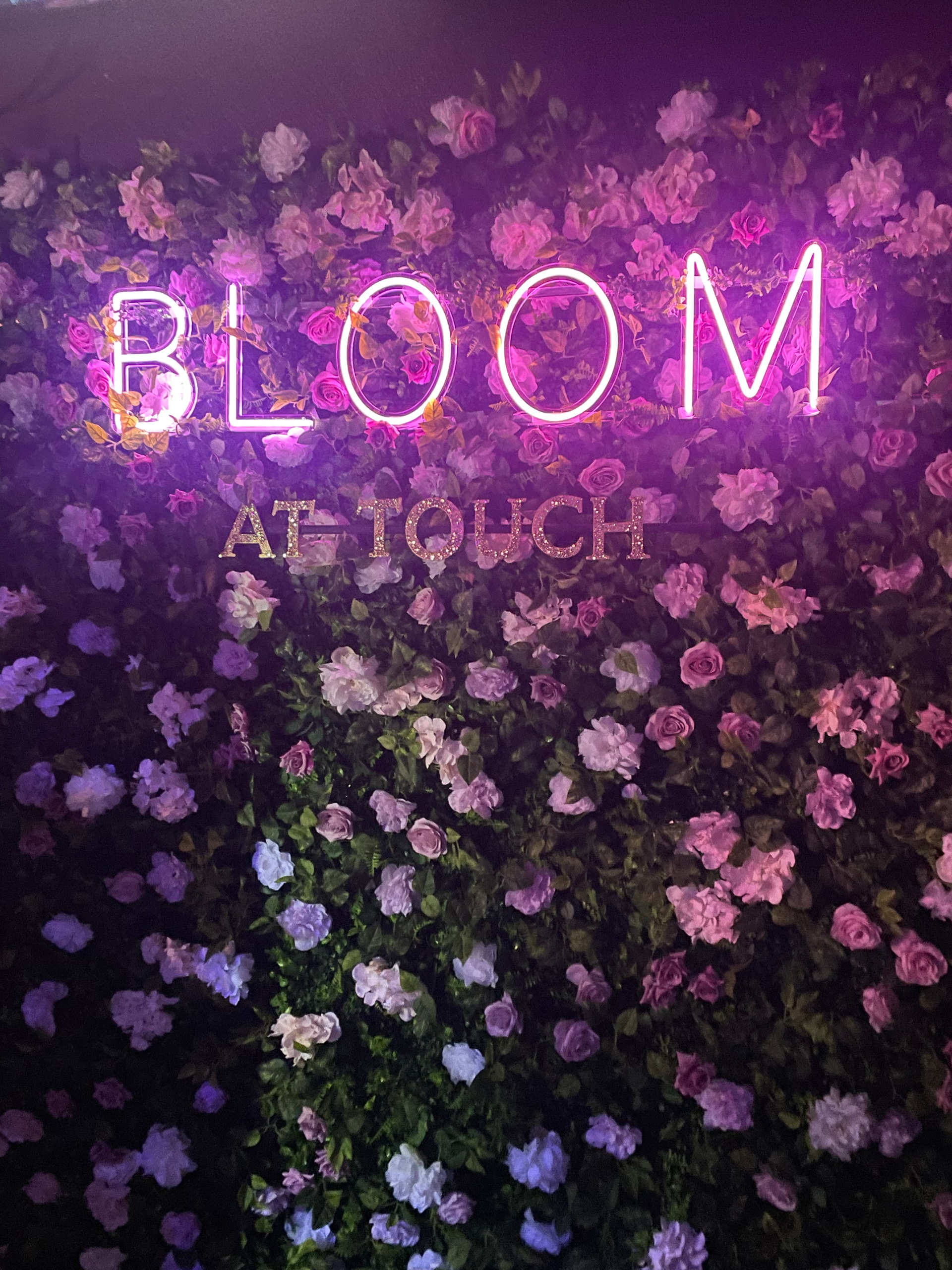 BLOOM AT TOUCH
