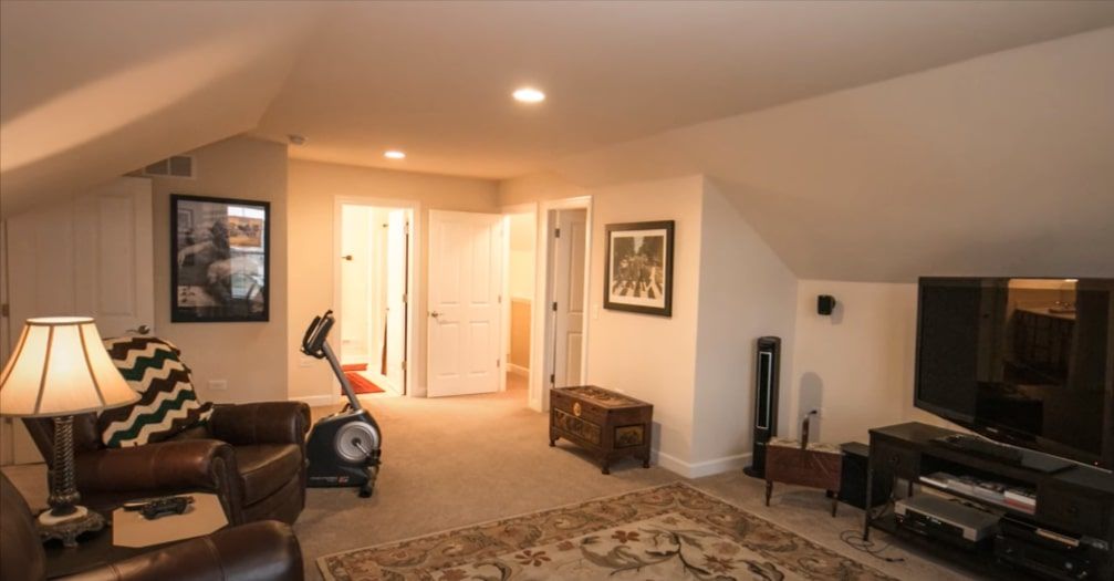 Small basement rec room with comfy seating and great lighting.