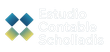 Un logotipo para el estudio contable scholadis con cuadrados azules y verdes.