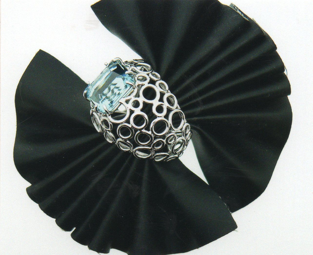 Anello con acqua marina