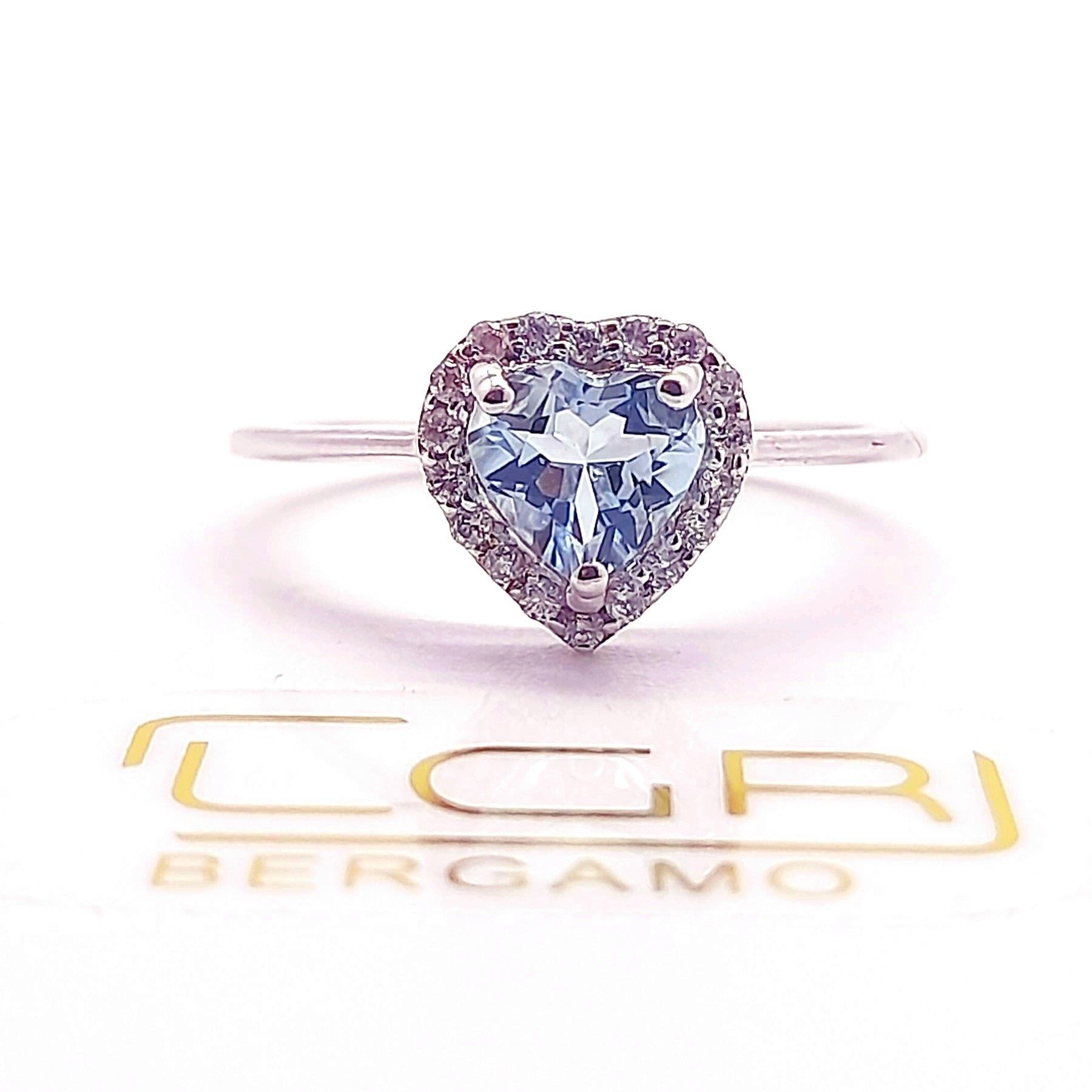 Anello in oro bianco con acqua marina e brillandi