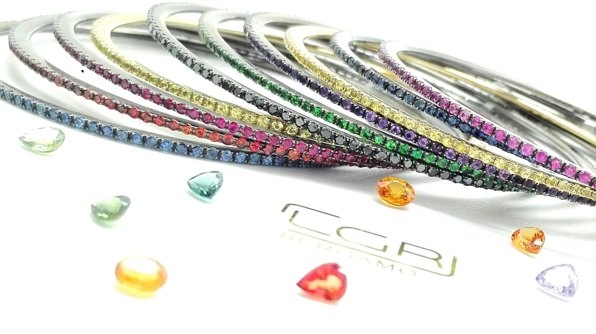 bracciali in oro con pietre varie