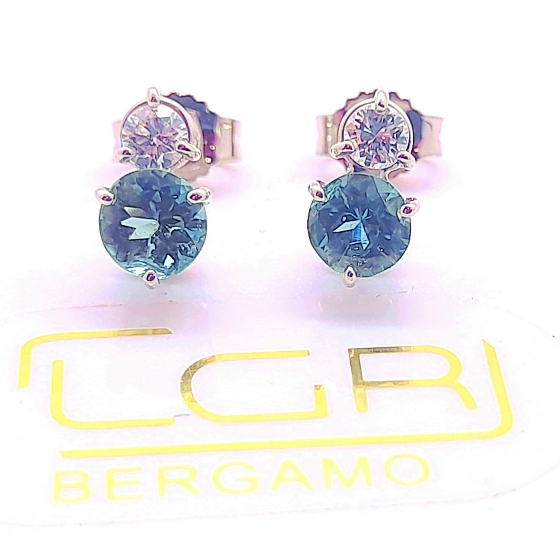 orecchini in oro bianco con indicoliti e diamanti