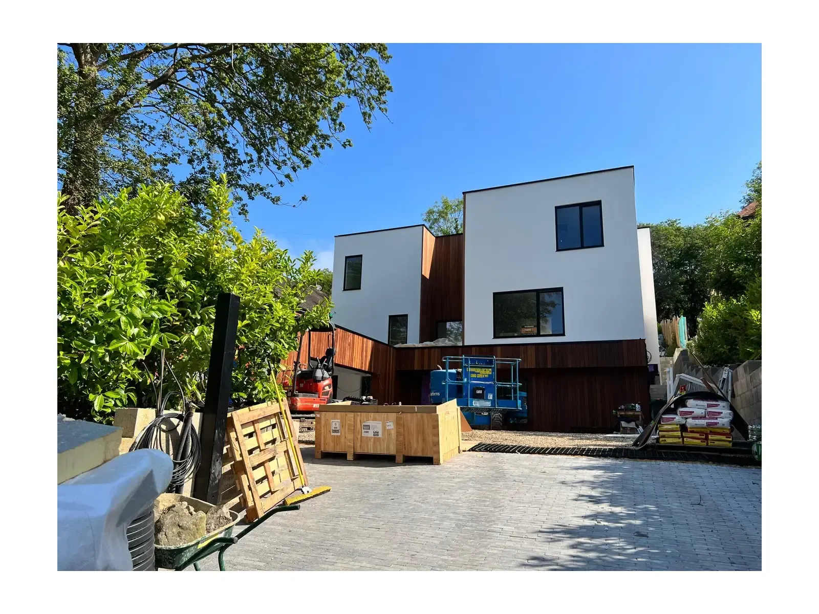 Completed external wall insulation and silicone render finish in Brentwood, Essex.