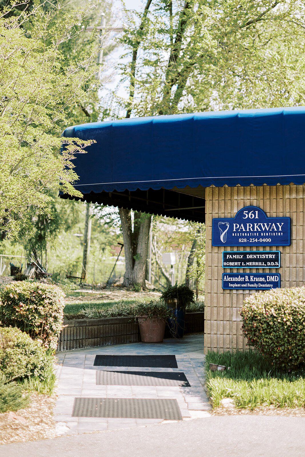 parkway-restorative-dentistry-office