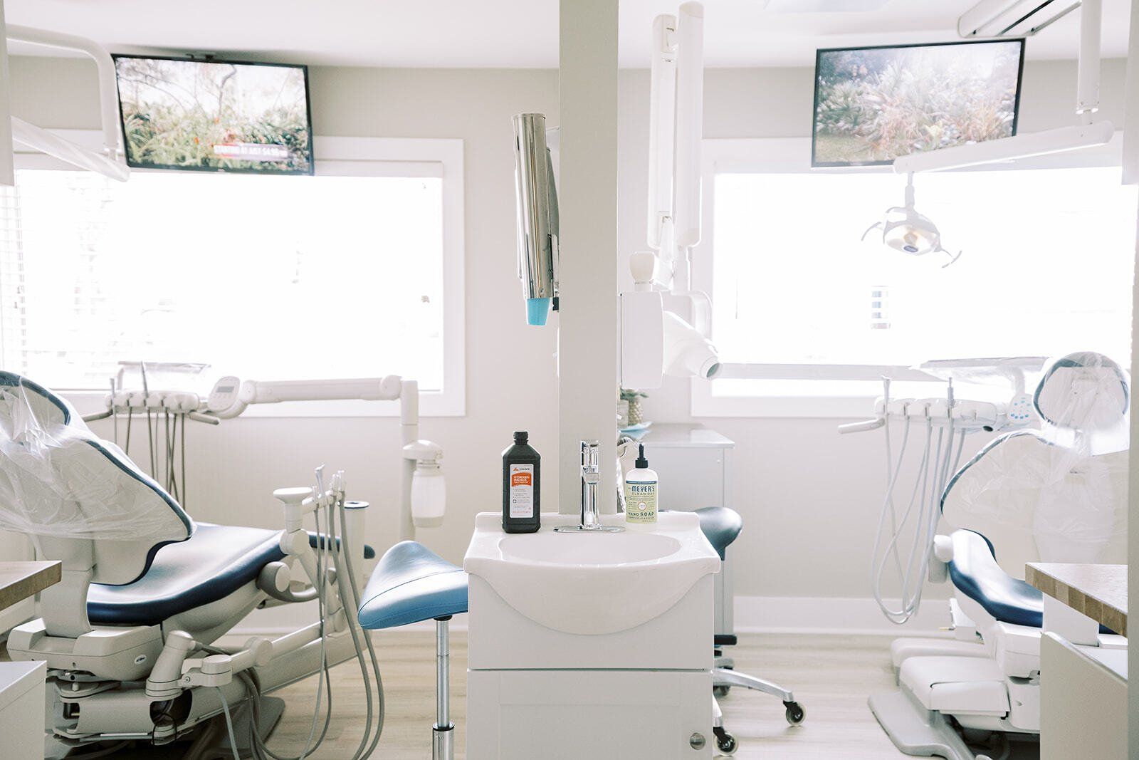 televisions-at-dentist-office