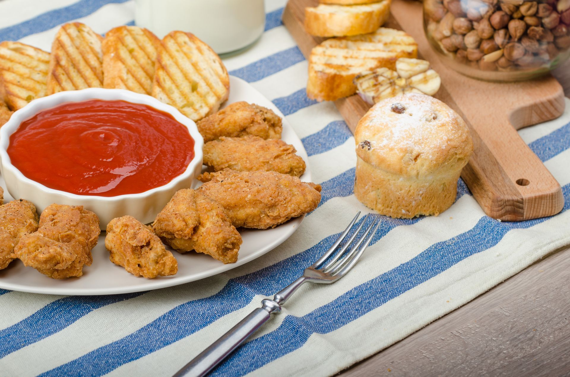 Chicken and Garlic Bread — Clayton, GA — Lydia's Puerto Rican Kitchen