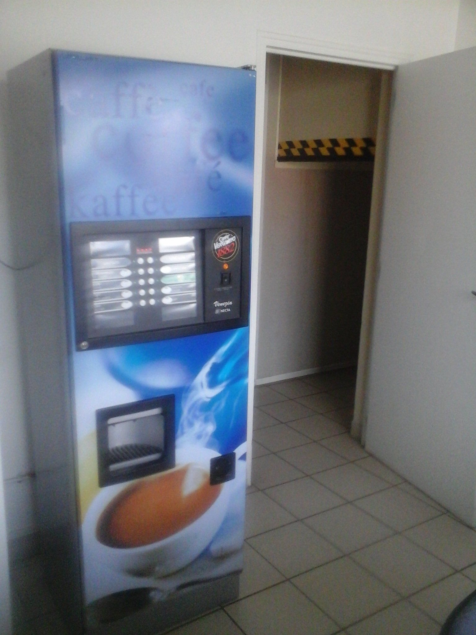 Distributeur de boissons chaudes