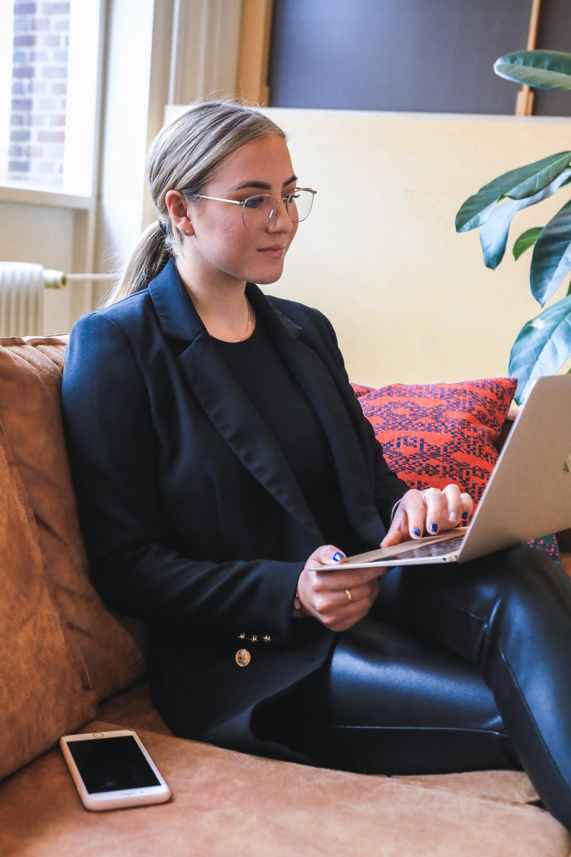 lady at laptop