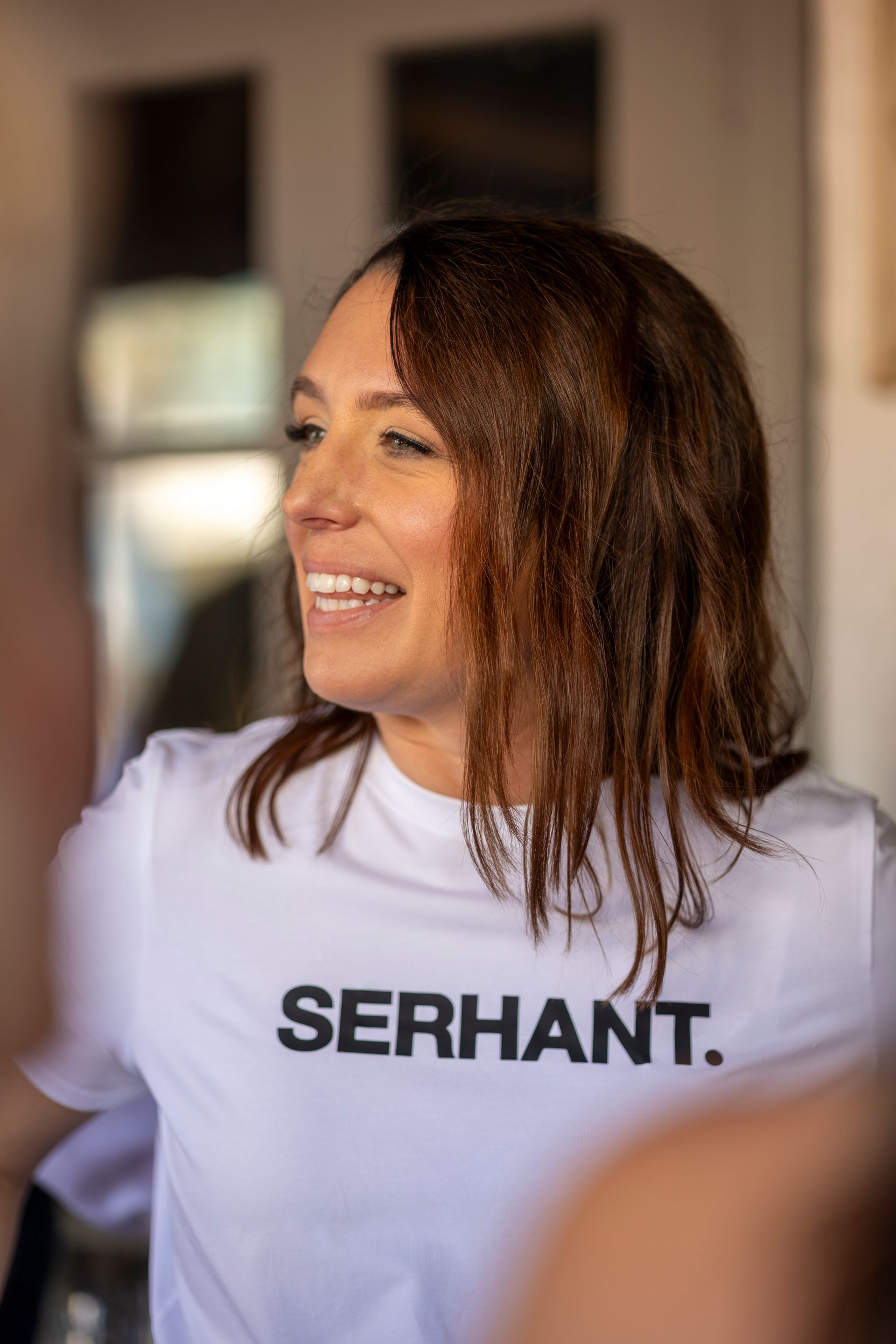 Woman wearing a white shirt with