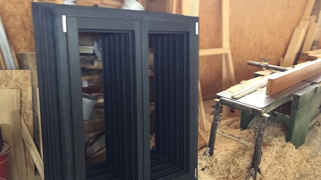 finestre in legno colorate