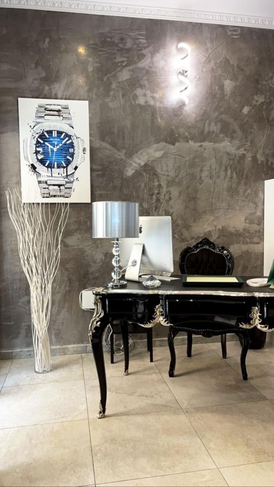 orologeria con arredi di lusso