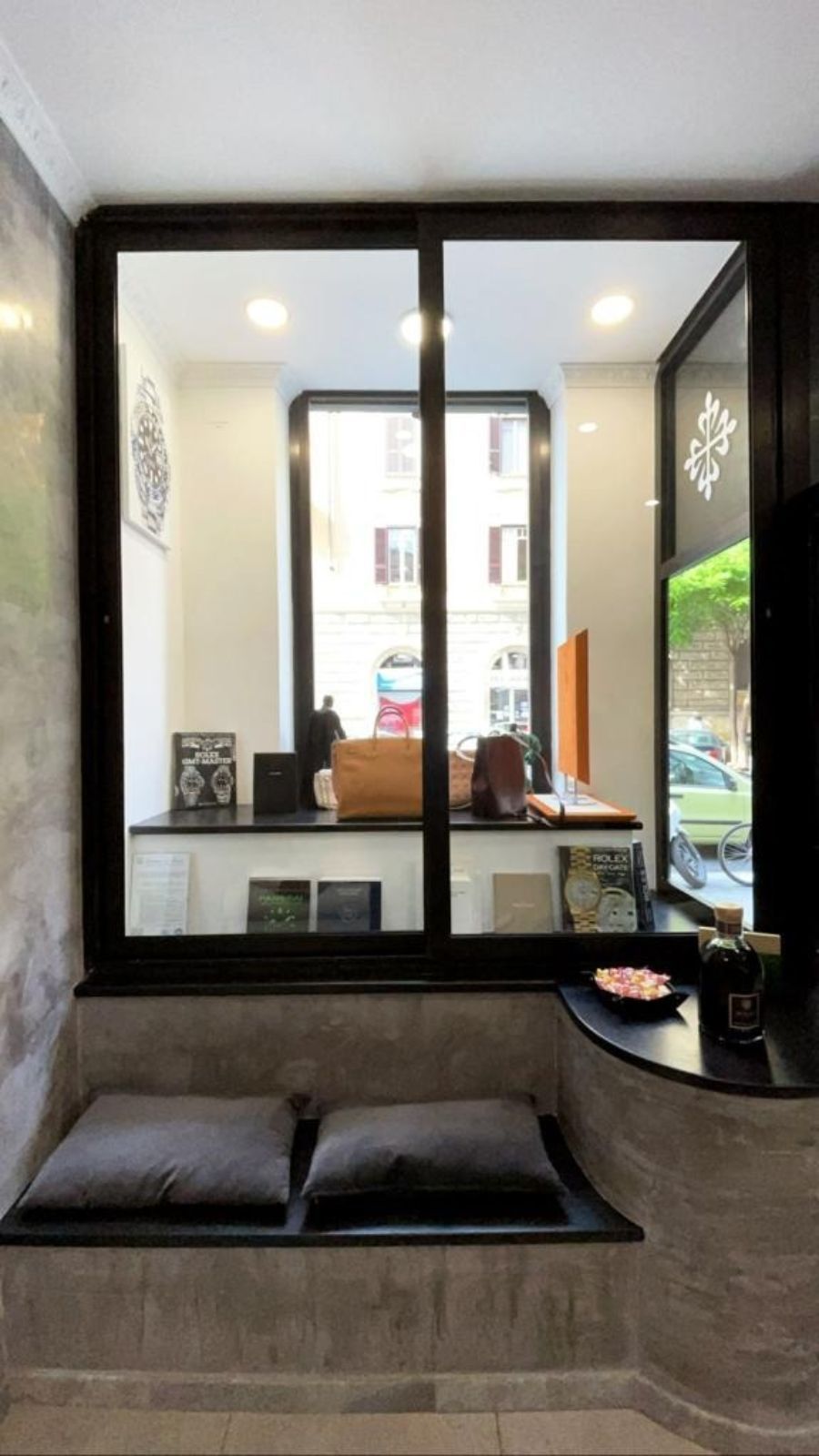 vetrina interna di un'orologeria