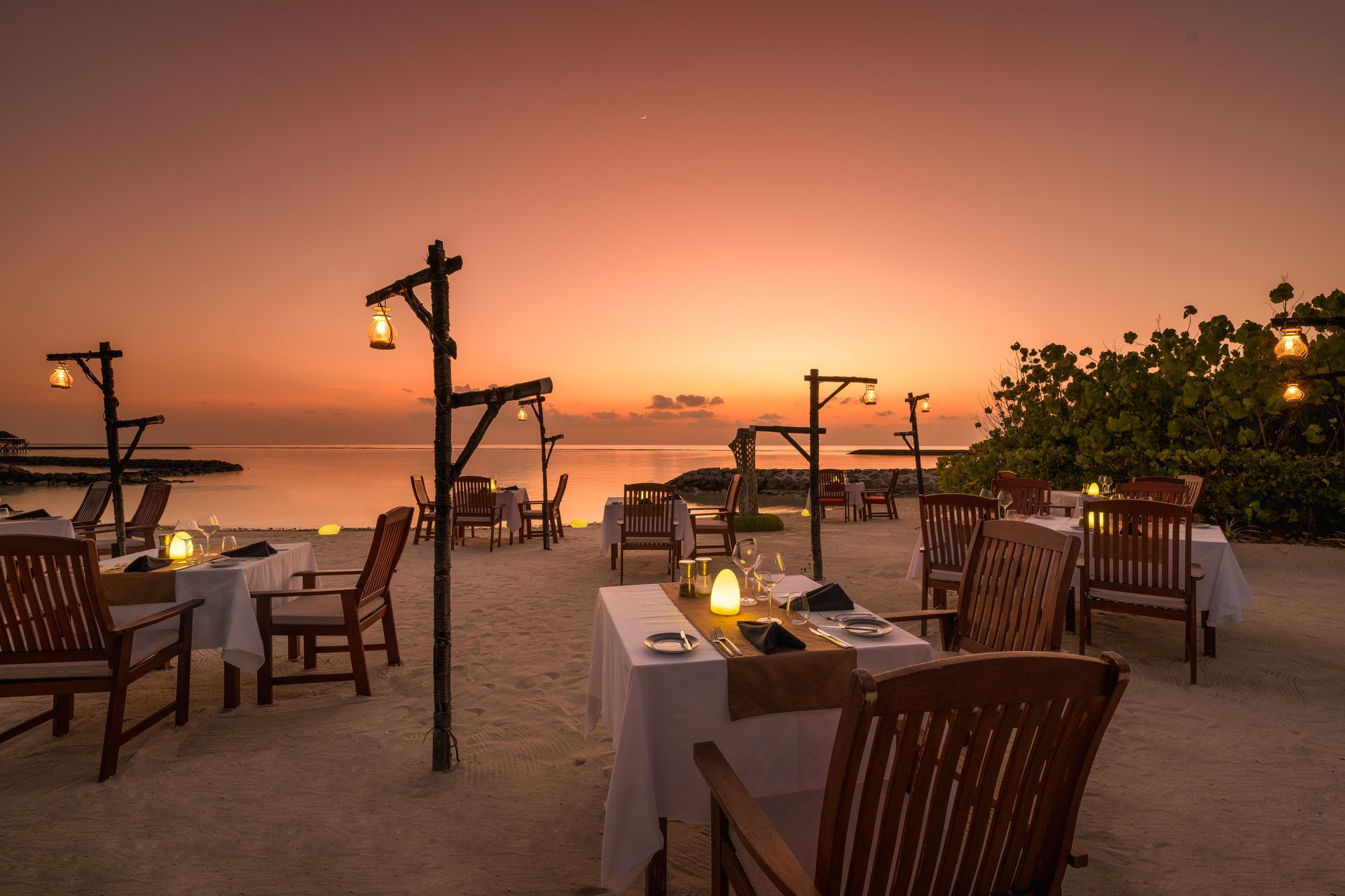 Outlets & Dining - Charcoal Beach Dining