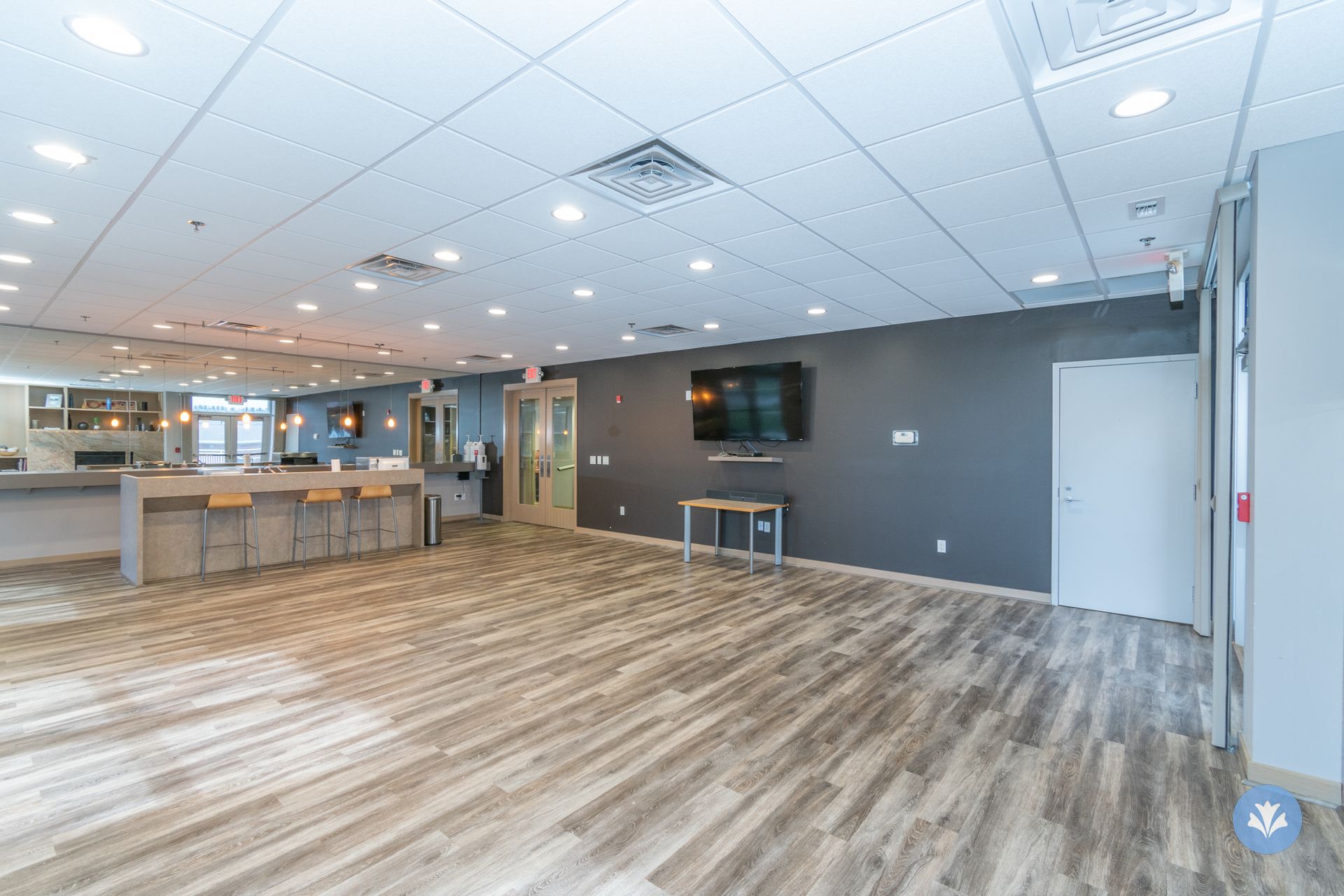 Chateau Terrace III - Image 2