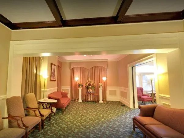 Seating area at McReynolds-Nave & Larson Funeral Home in Clarksville, TN.