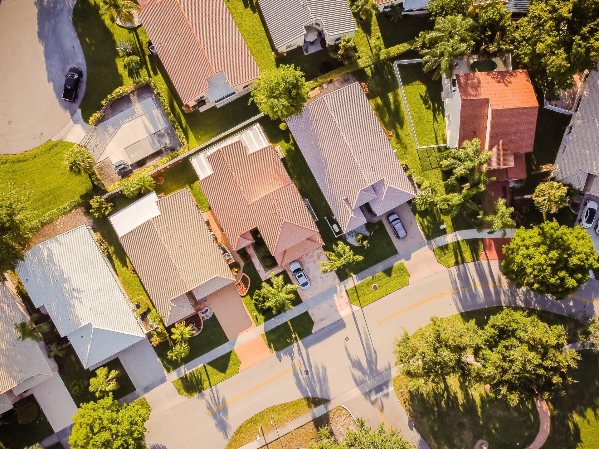 An aerial view of a residential neighborhood with lots of houses and trees.