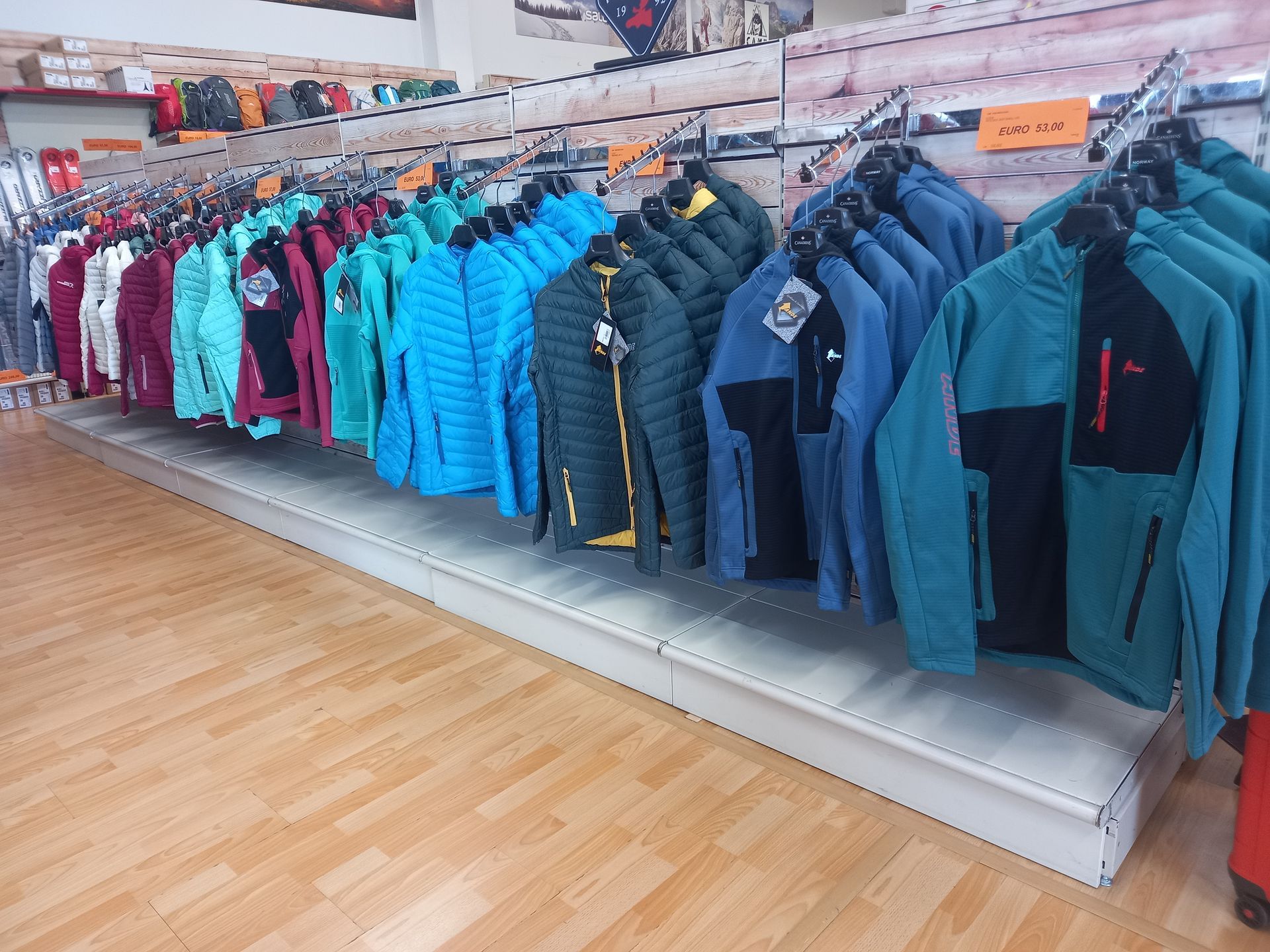 Ande, Arena, Asics, Atomic, Beboard, Canadiens, Camp, Dolomite, Ferrino, Freddy, Gabel, Garmont, Head, Joma, Norway, Rossignol, Salomon, Tecnica, Tsl, Volkl, Abbigliamento sportivo, Abbigliamento, Abbigliamento uomo, Abbigliamento donna, Calzature, Abbigliamento all'ingrosso, Ingrosso abbigliamento sportivo, Accessori, Abbigliamento tecnico, Giacconi, Via Don Lorenzo Guetti, 50
38121 Trento (TN)