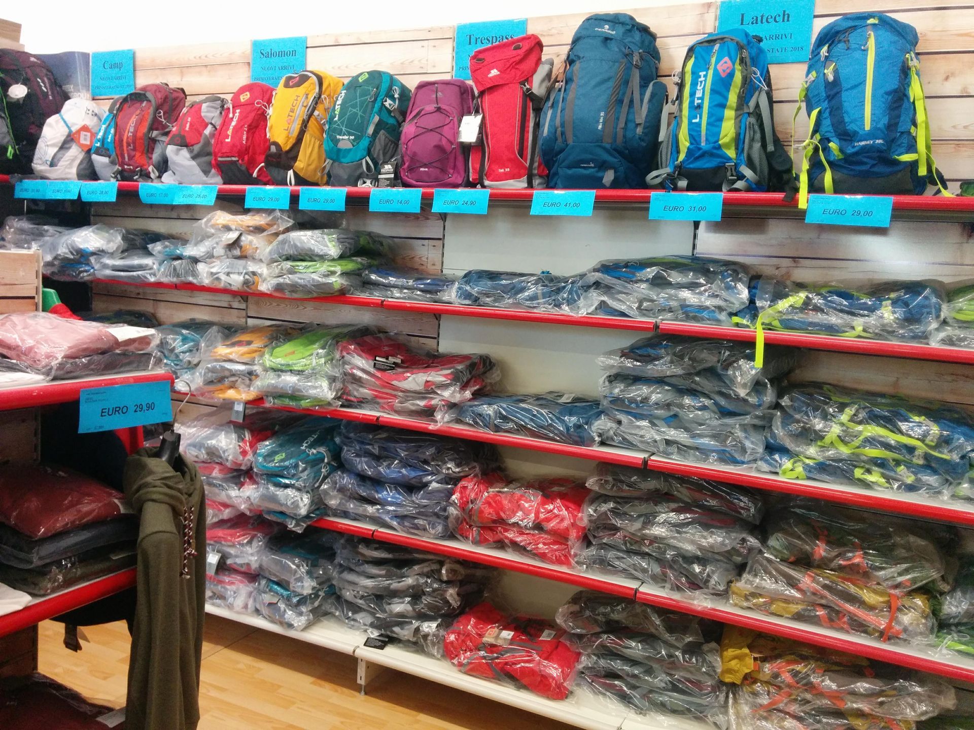 Ande, Arena, Asics, Atomic, Beboard, Canadiens, Camp, Dolomite, Ferrino, Freddy, Gabel, Garmont, Head, Joma, Norway, Rossignol, Salomon, Tecnica, Tsl, Volkl, Abbigliamento sportivo, Abbigliamento, Abbigliamento uomo, Abbigliamento donna, Calzature, Abbigliamento all'ingrosso, Ingrosso abbigliamento sportivo, Accessori, Abbigliamento tecnico, Giacconi, Via Don Lorenzo Guetti, 50
38121 Trento (TN)