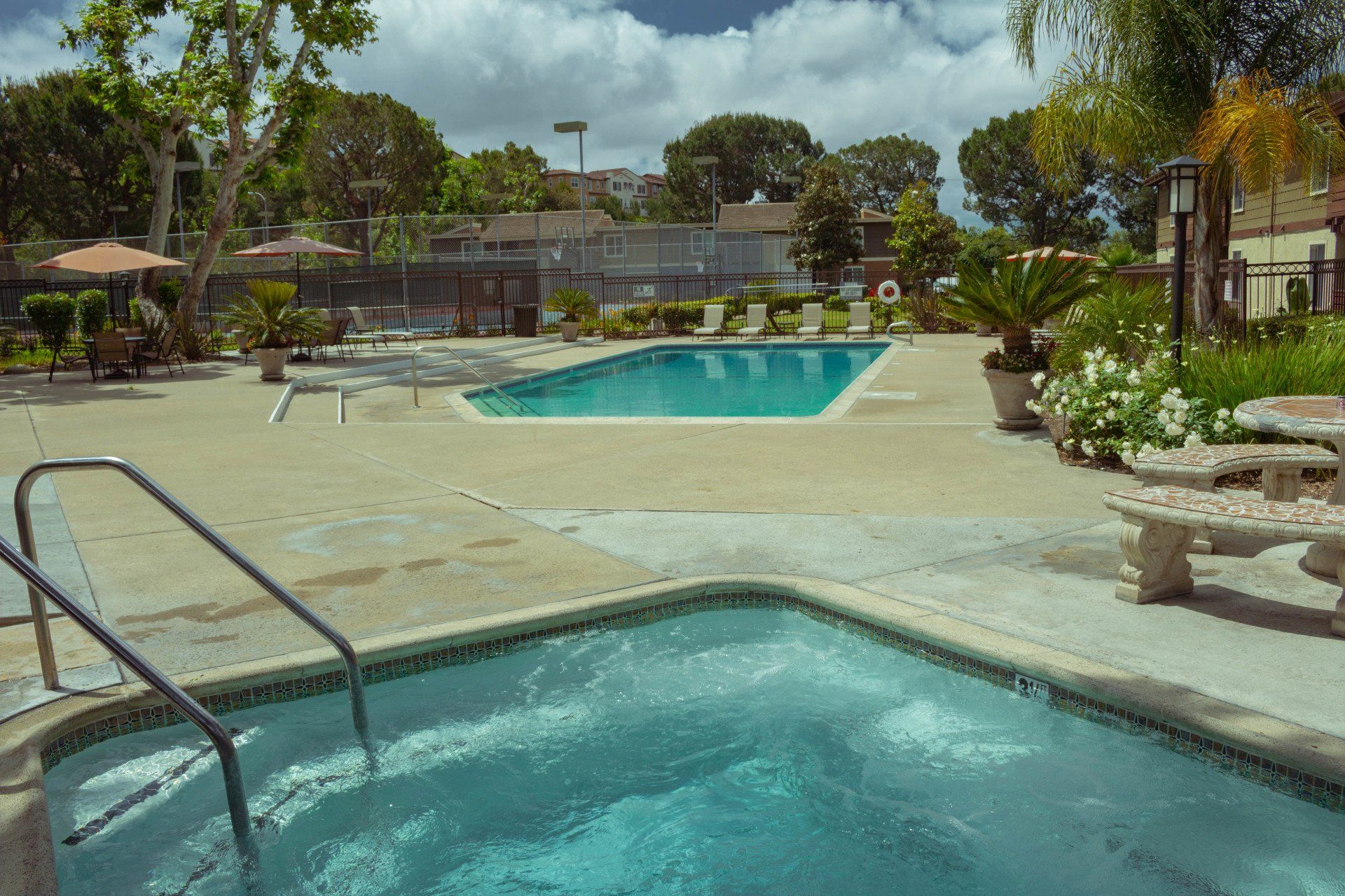 Pool | Canyon Woods Apartments