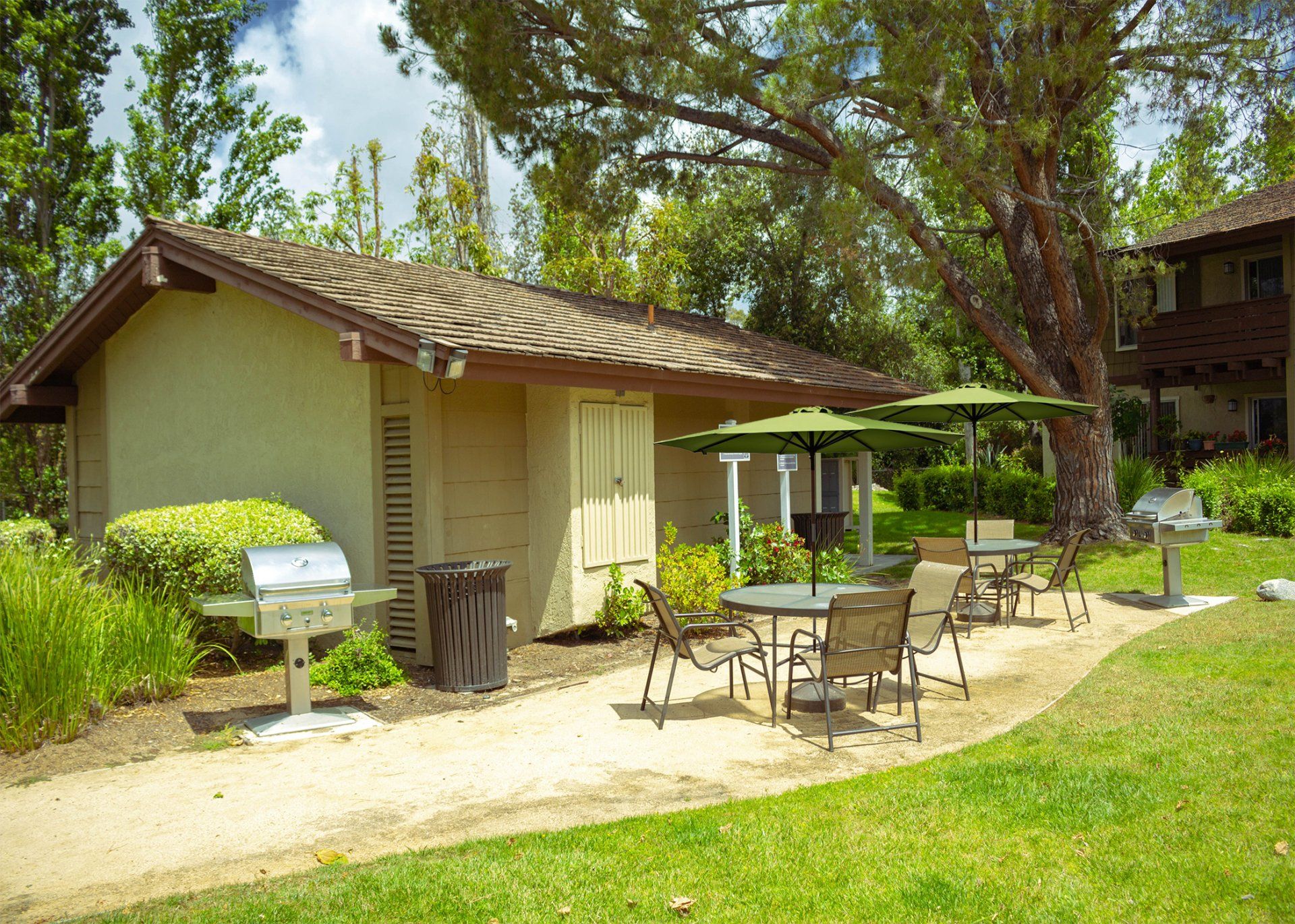 Barbecue Area | Canyon Woods Apartments