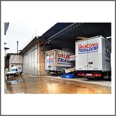 camion e furgoni trasporto mobili