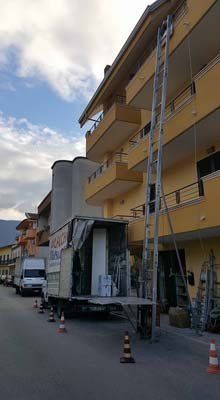 trasloco su piani con piattaforma