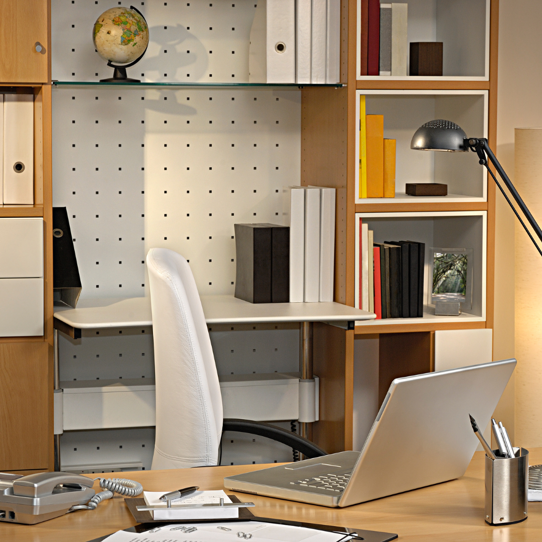 Móveis planejados para escritórios. Móveis planejados para empresas. Móveis planejados corporativos. Móveis planejados para lojas. Andrietti Móveis Rústicos e sob-medida em Cascavel. Móveis sob-medida em Cascavel.