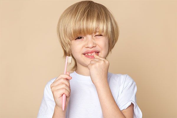 Vaikų pieninių dantų priežiūra