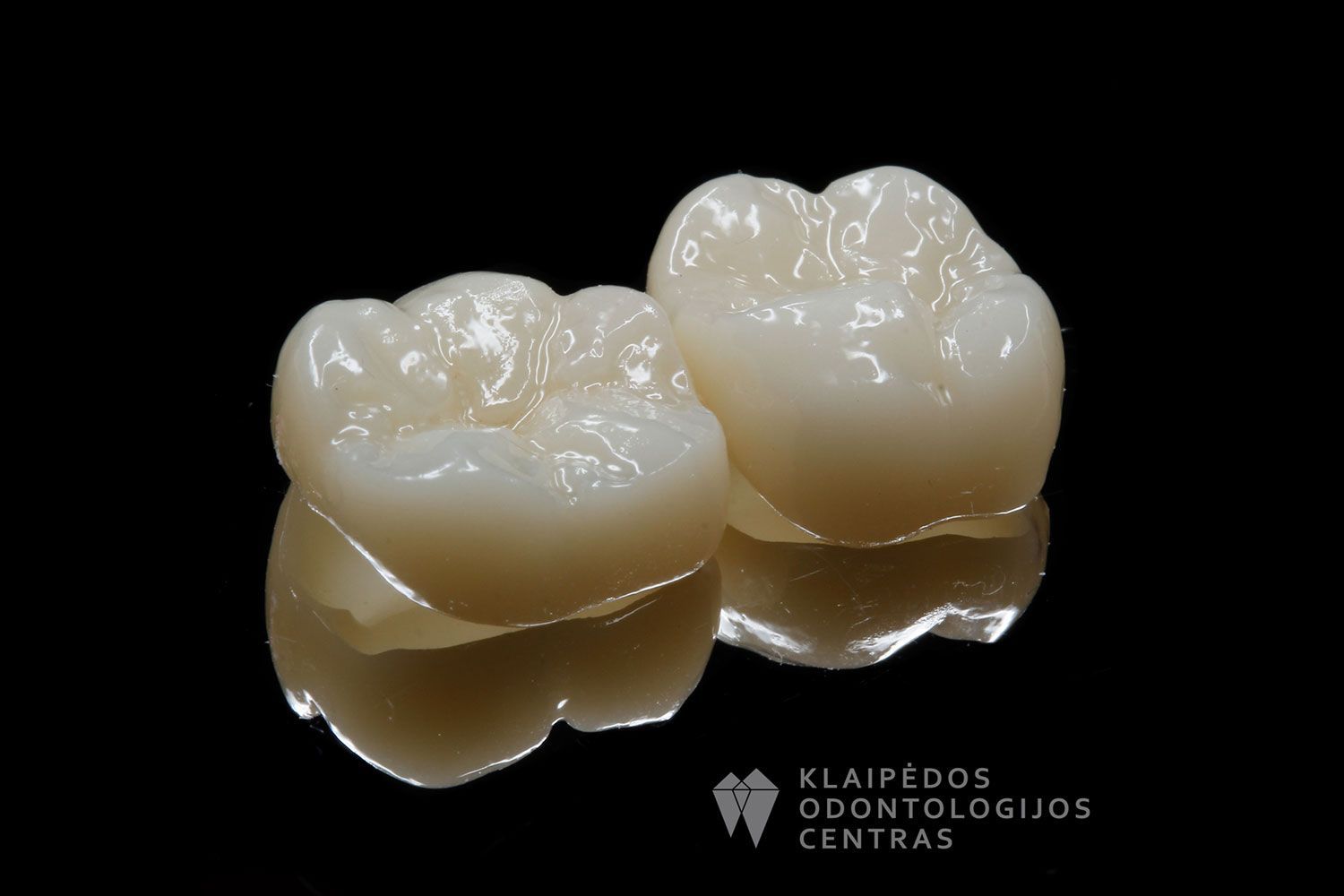 Cirkonio keramikos vainikėliai