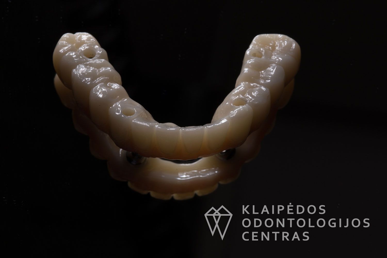 Cirkonio keramika ant 4 implantų