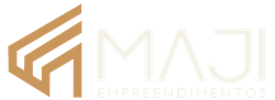 É um logotipo de uma empresa chamada maji empreendimentos.