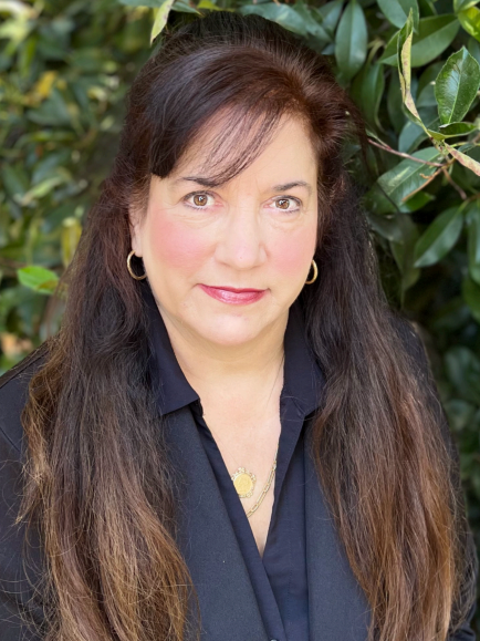 Lois Andary headshot
