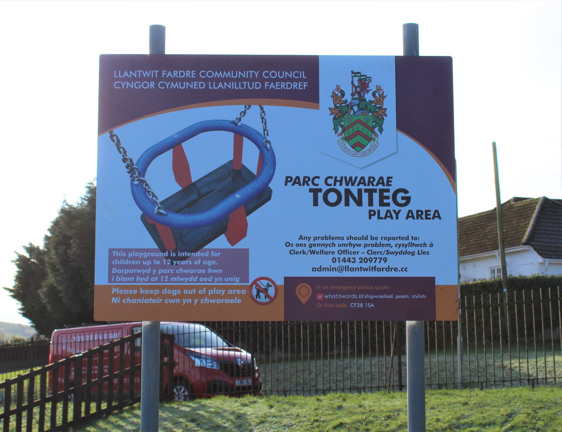 A sign that says parc chwaraf tonteg play area