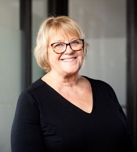 Deb Hansen headshot