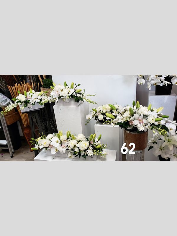 A bunch of white flowers are sitting on top of a table.
