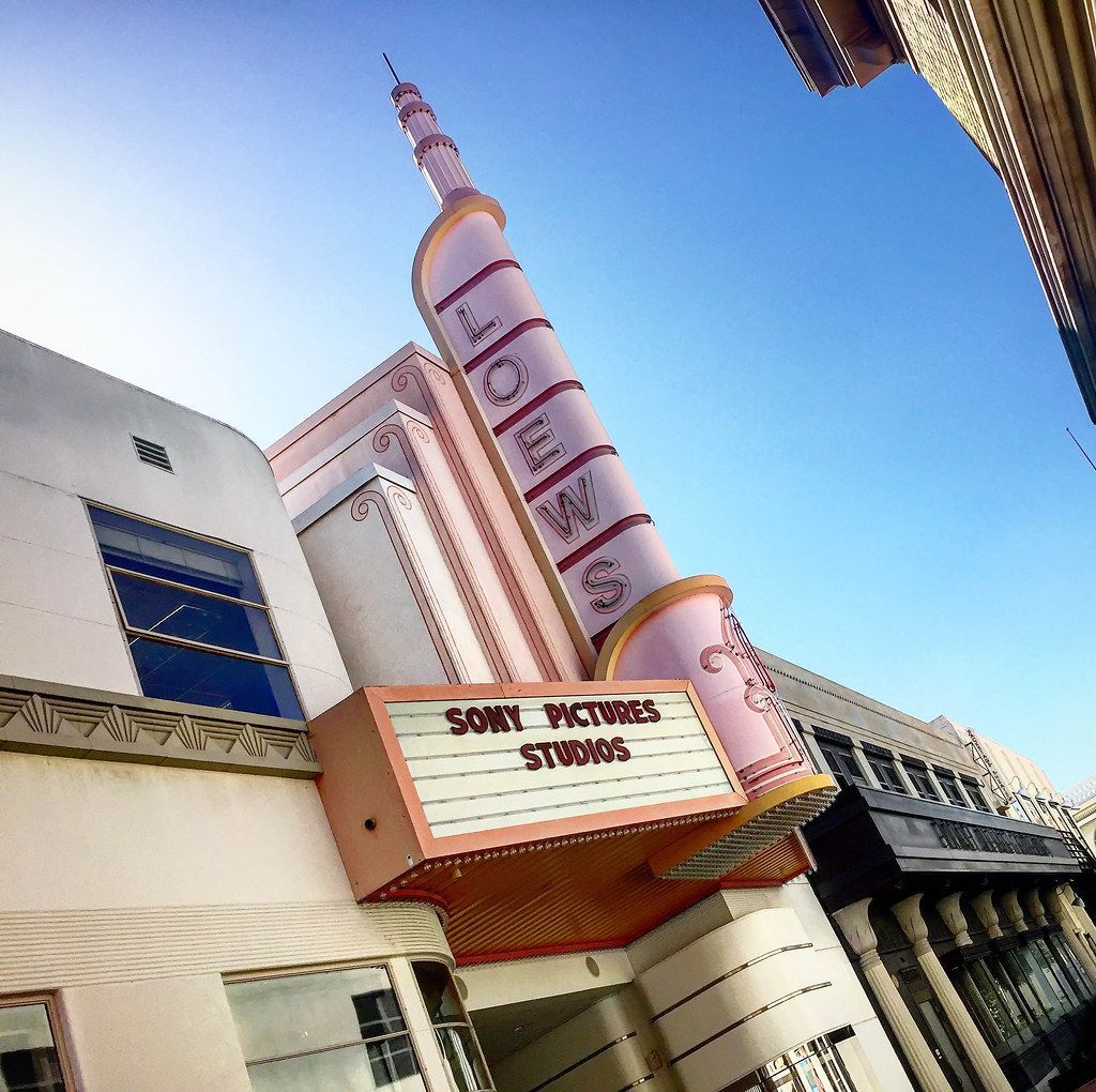 A large building with a sign that says sony pictures studios