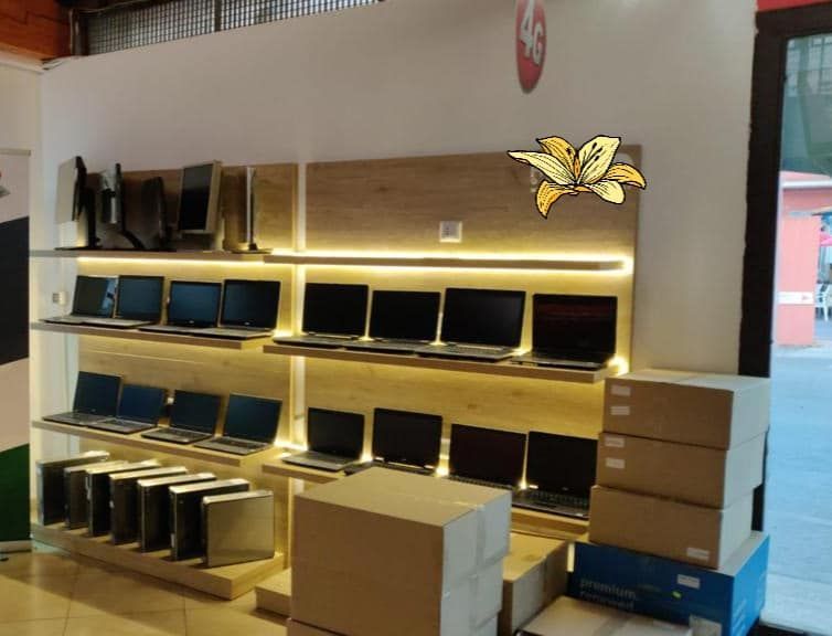 ARREDO ATTIVITÀ COMMERCIALI