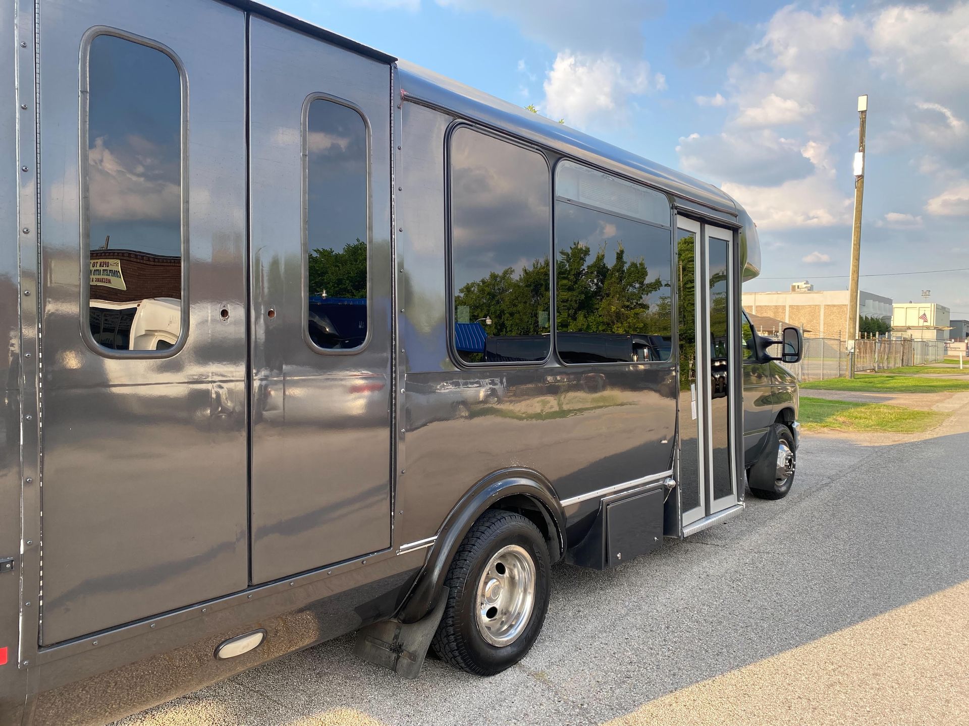 18 Passenger Party Bus