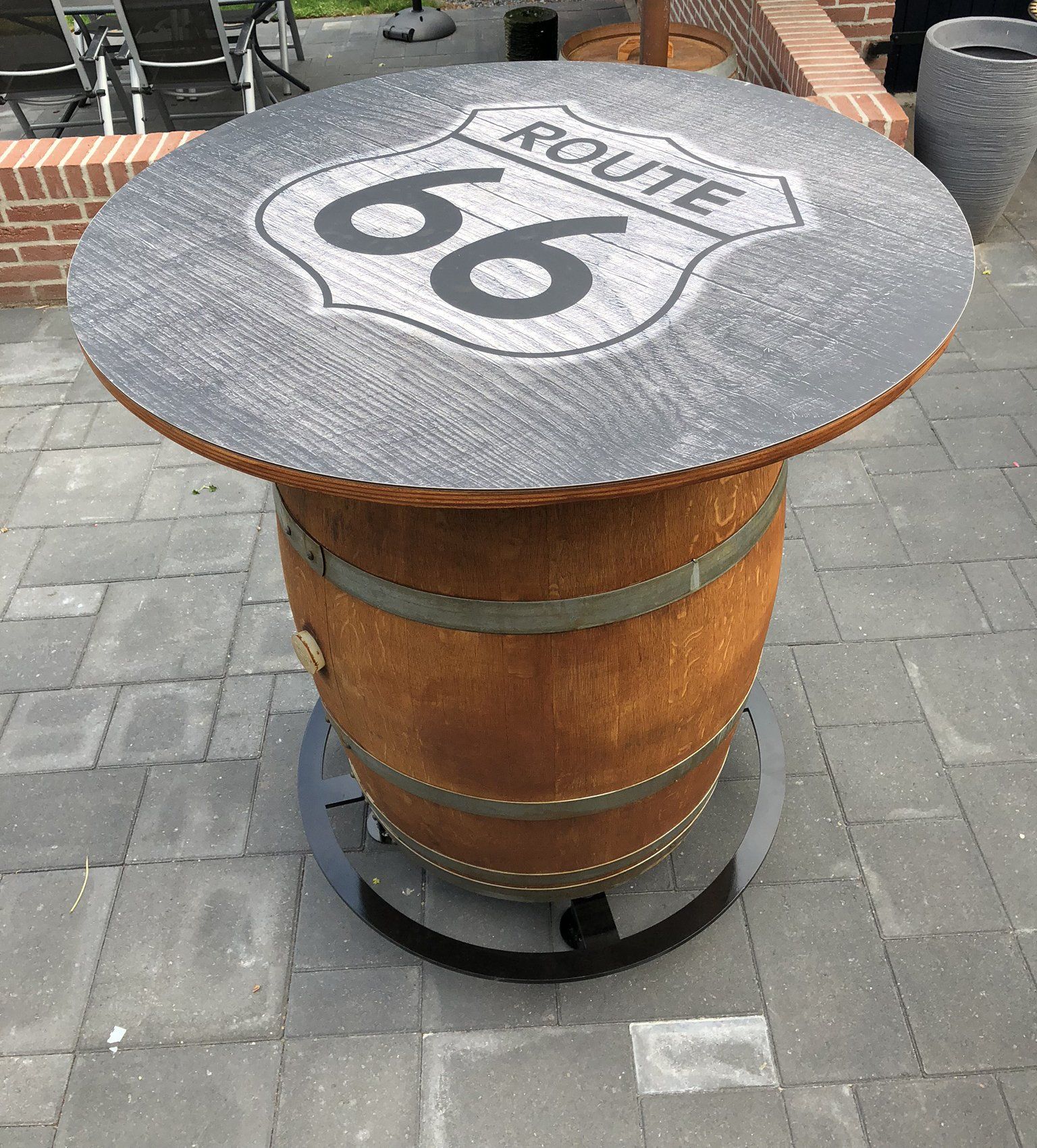 sta tafel met opdruk wijn vat route 66