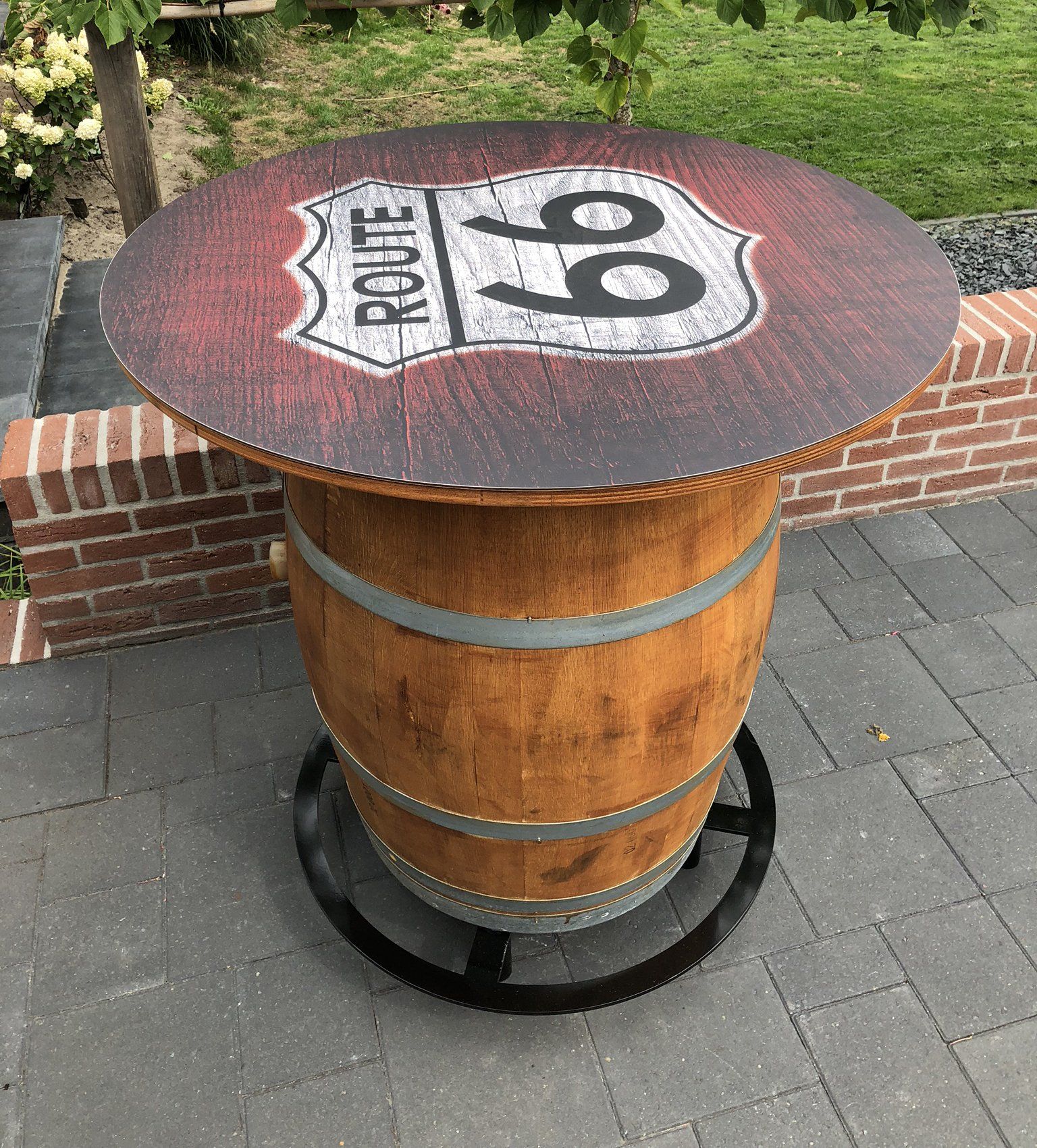 sta tafel met opdruk wijn vat route 66