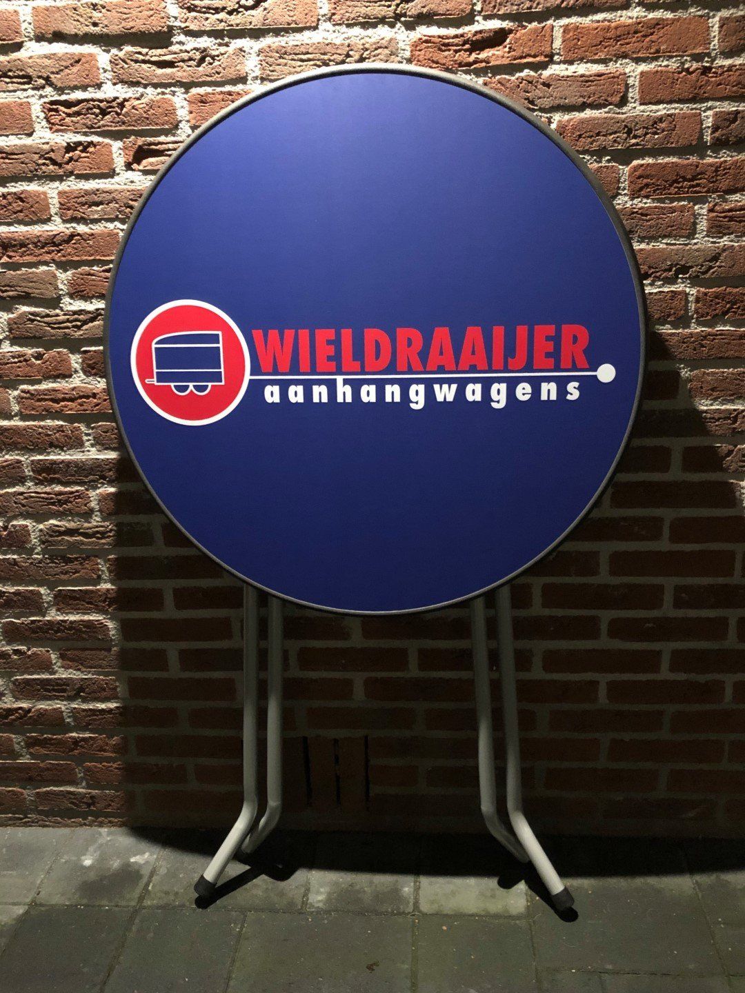 Wieldraaijer sta tafel met logo