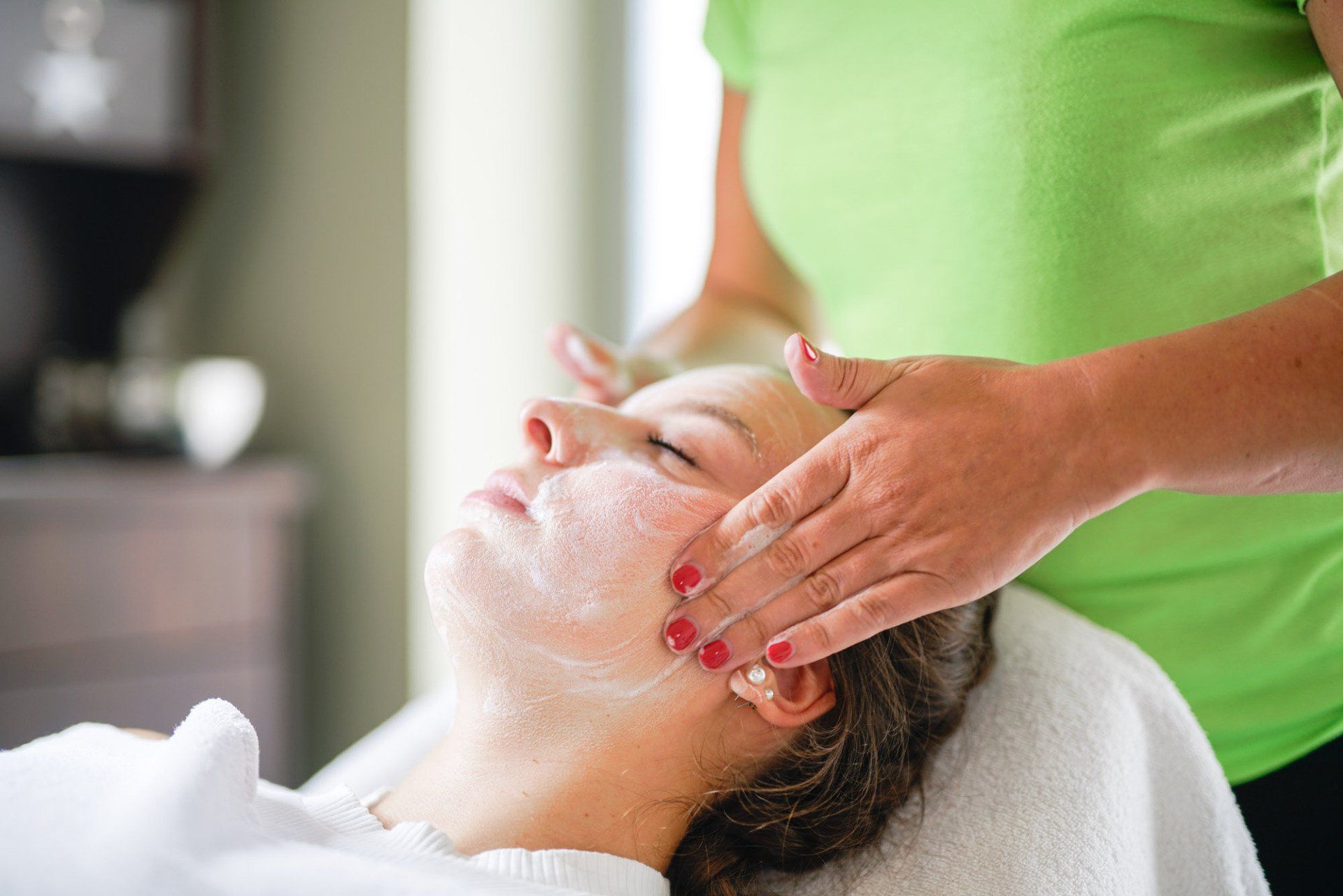 kosmetische Behandlung, Kosmetik, Gesichtspflege, fit gesund und munter