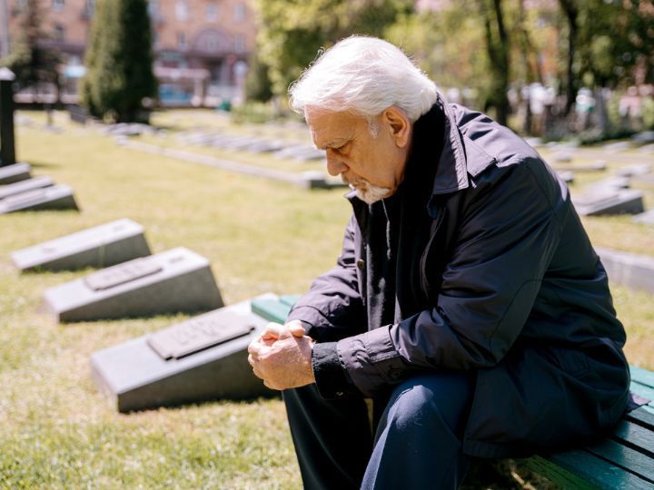 Navigating January Grief: How to Honor Lost Loved Ones During the Holidays